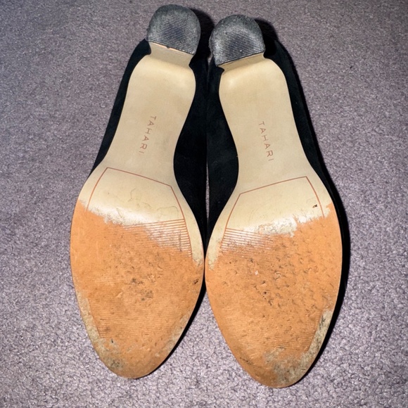 Tahari Black Suede Heels - Picture 4 of 4